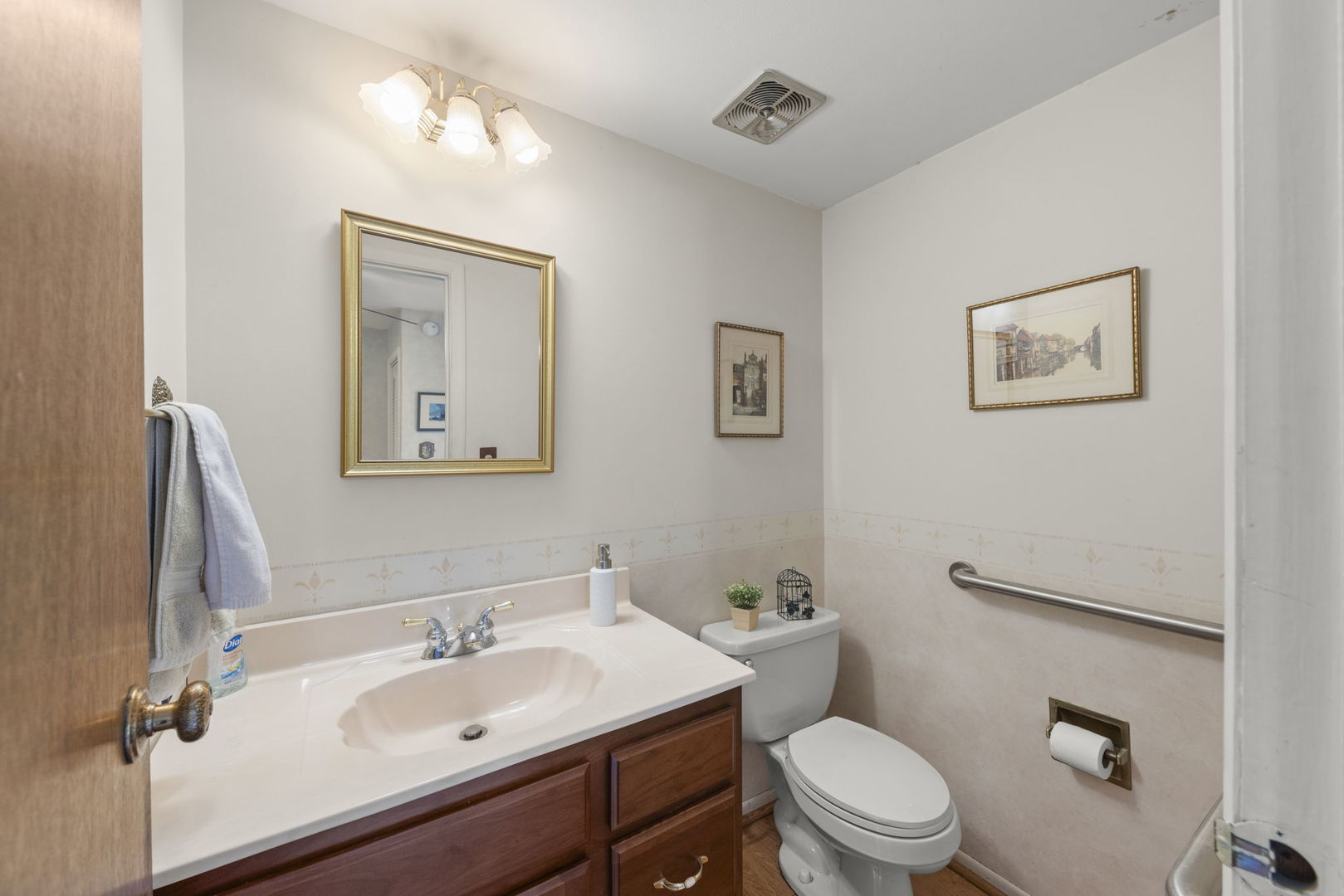 2S630 Devonshire Lane, Glen Ellyn, IL 60137