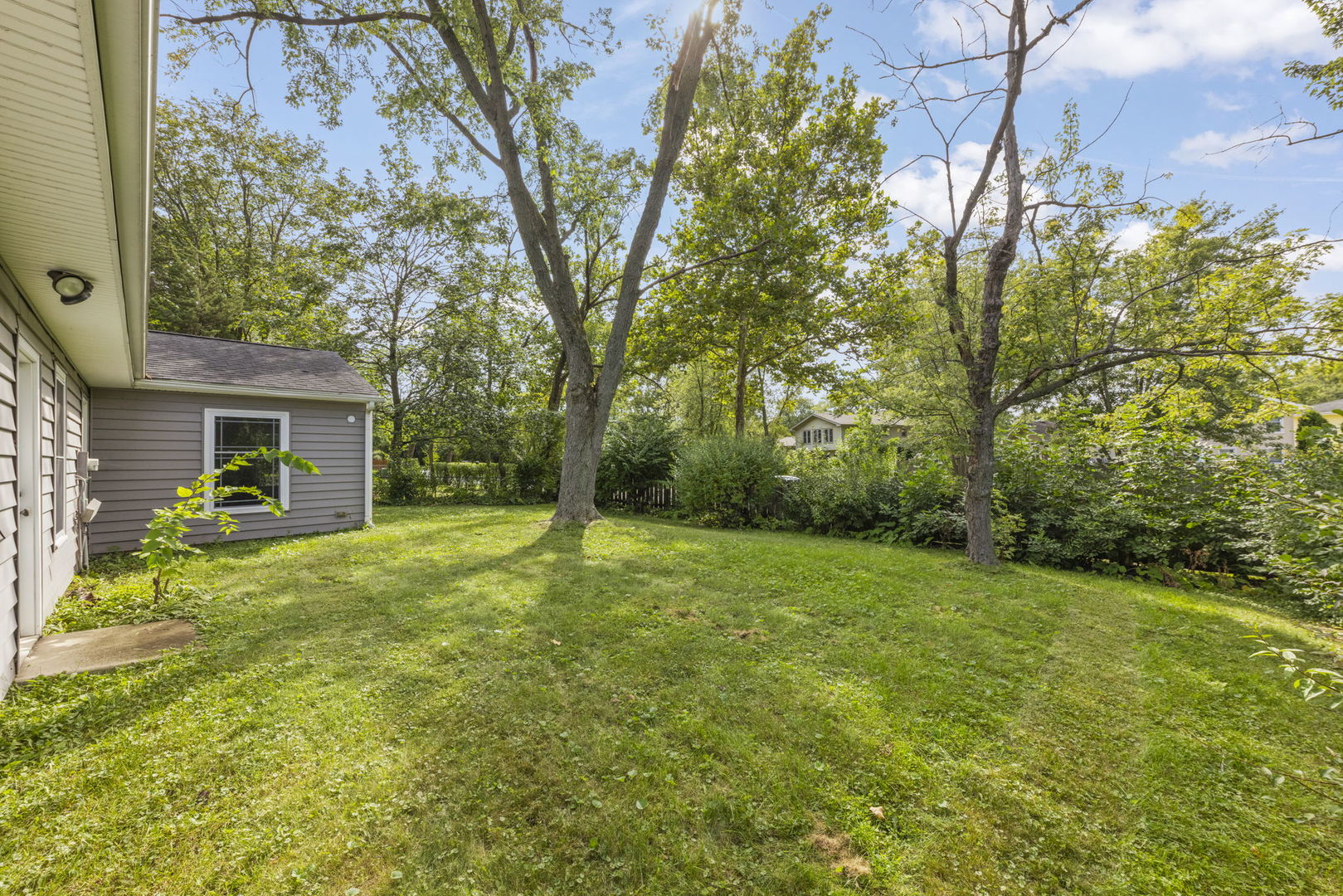 2S630 Devonshire Lane, Glen Ellyn, IL 60137