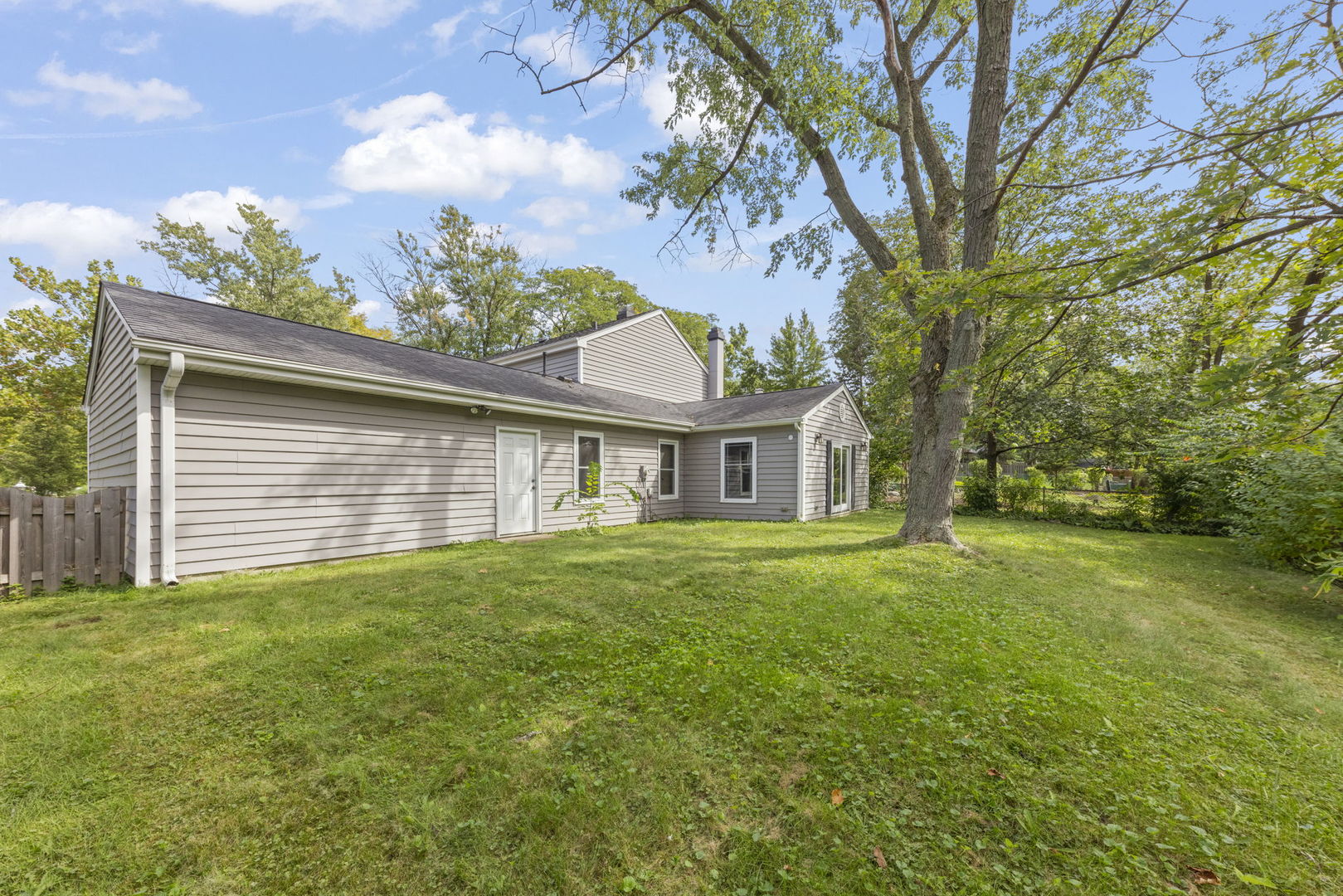 2S630 Devonshire Lane, Glen Ellyn, IL 60137