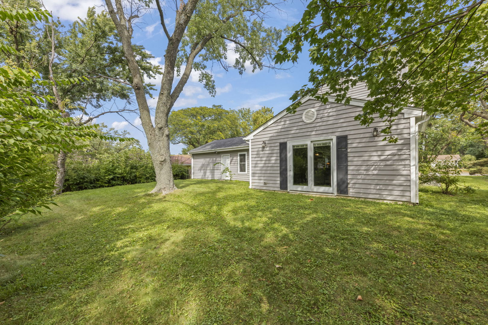 2S630 Devonshire Lane, Glen Ellyn, IL 60137