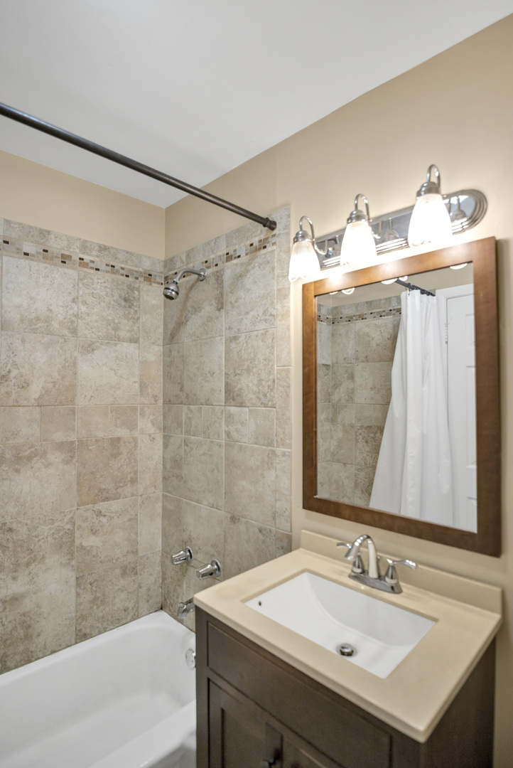 2604 N Windsor Drive #206, Arlington Heights, IL 60004