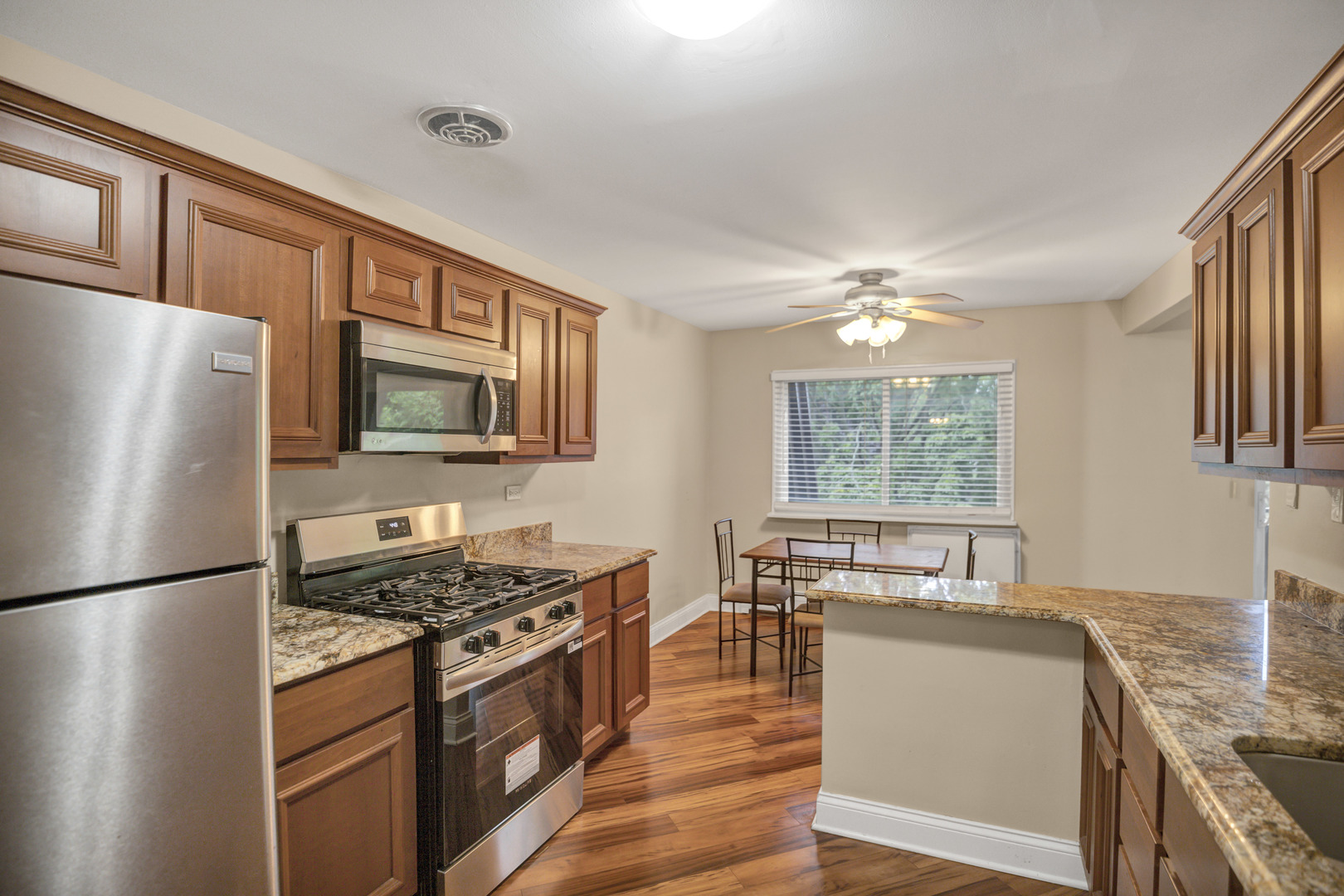 2604 N Windsor Drive #206, Arlington Heights, IL 60004