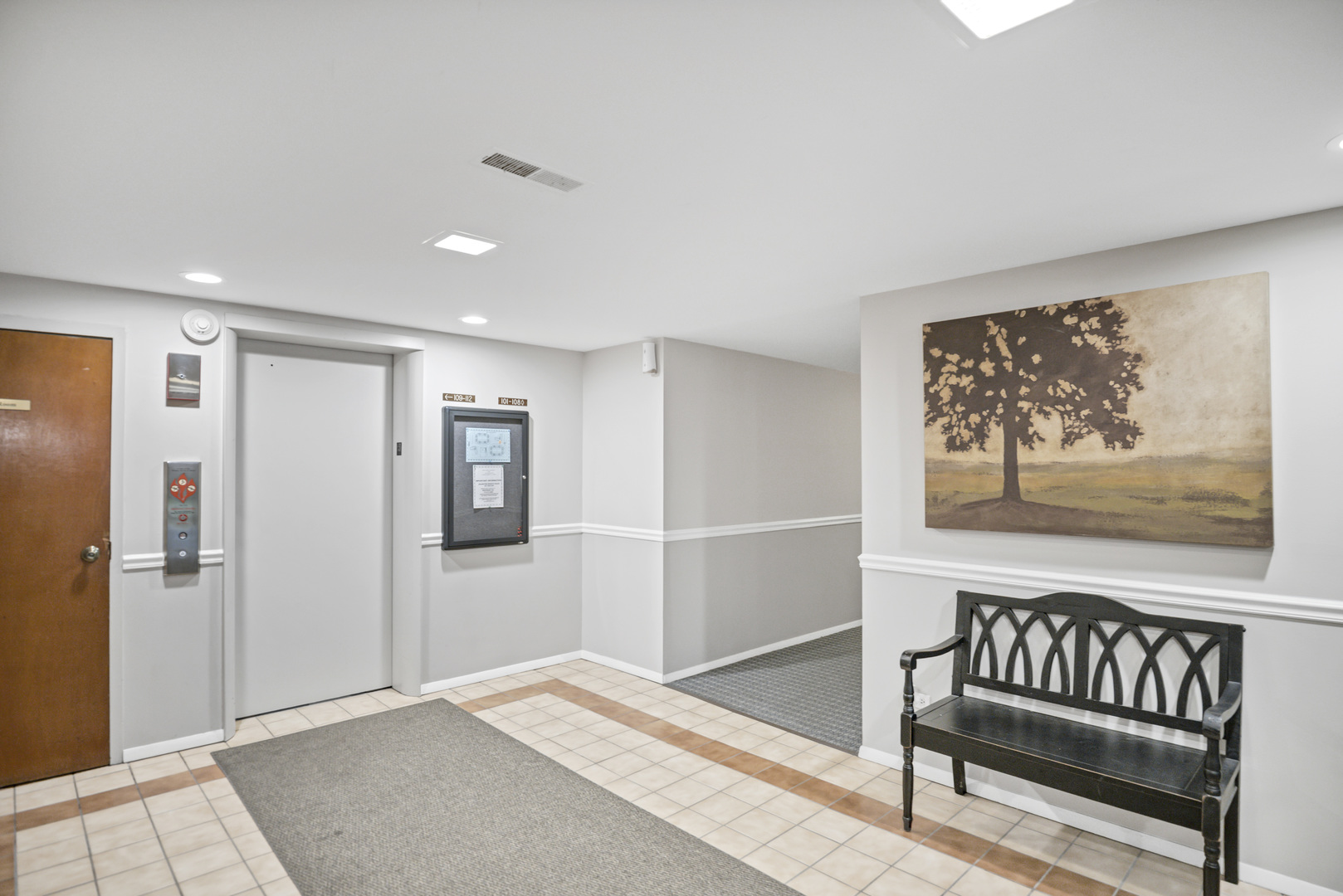 2604 N Windsor Drive #206, Arlington Heights, IL 60004