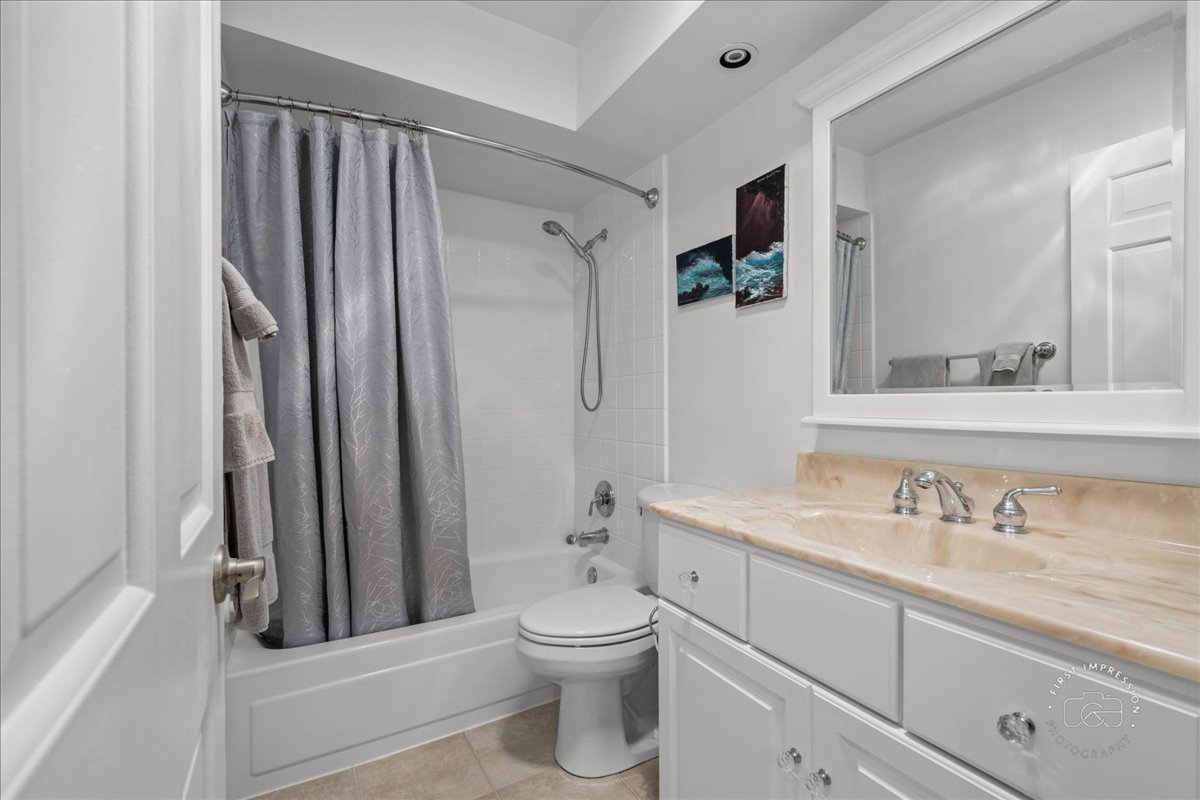 1519 Wedgefield Circle, Naperville, IL 60563
