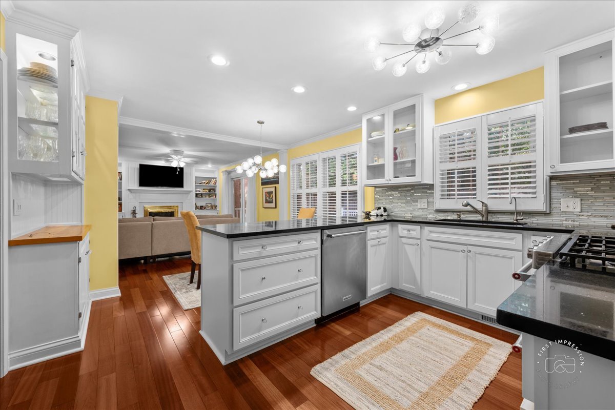 1519 Wedgefield Circle, Naperville, IL 60563