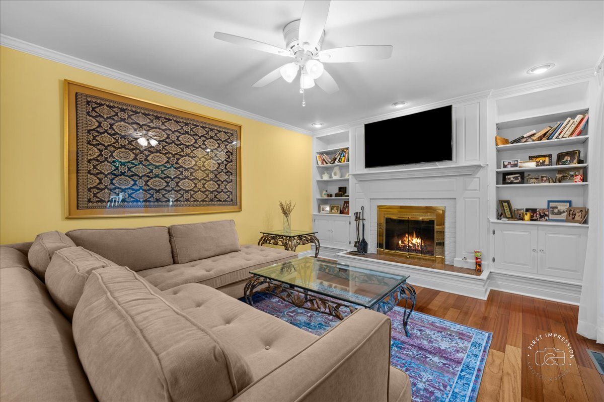 1519 Wedgefield Circle, Naperville, IL 60563