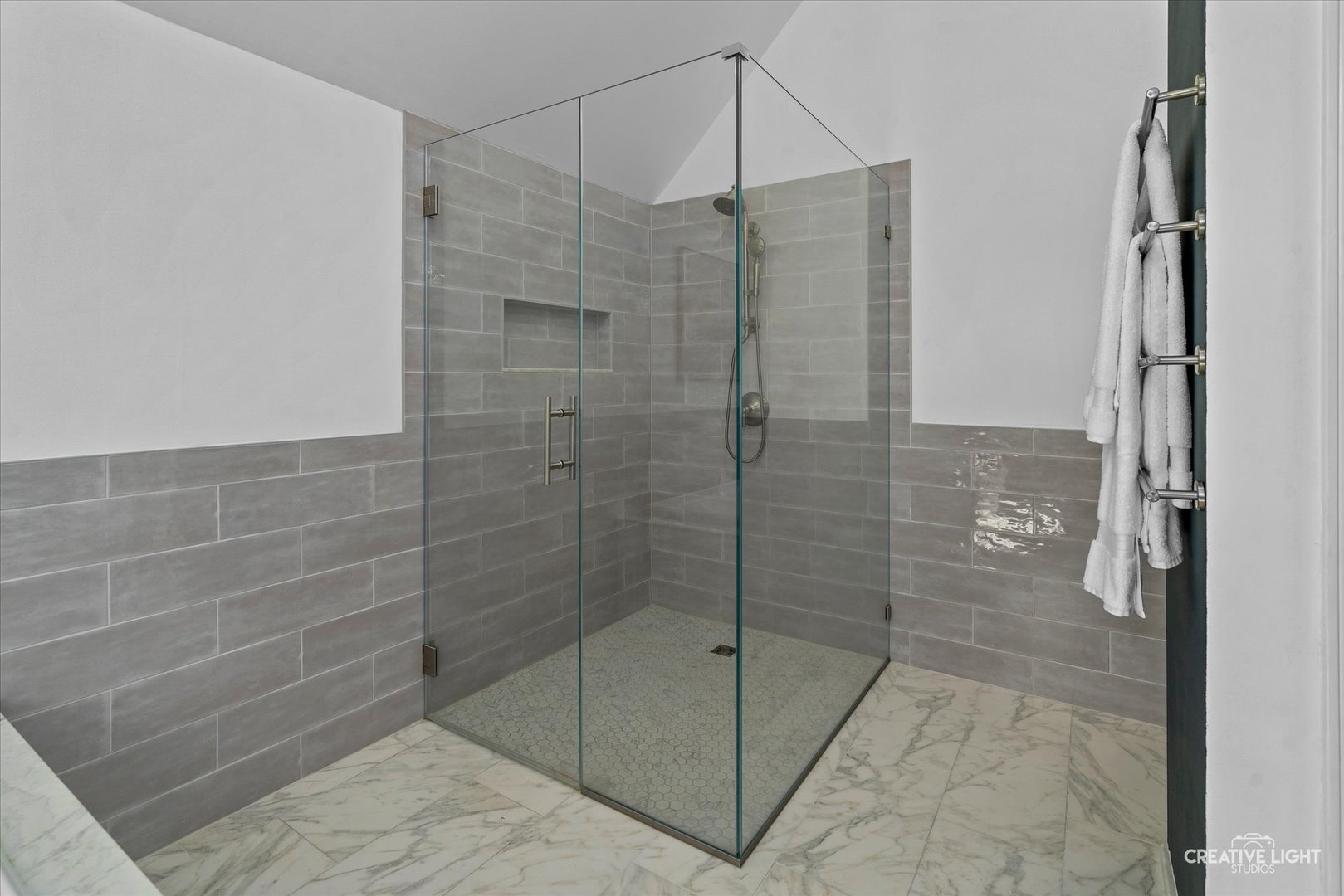 506 Bent Tree Court, Oswego, IL 60543
