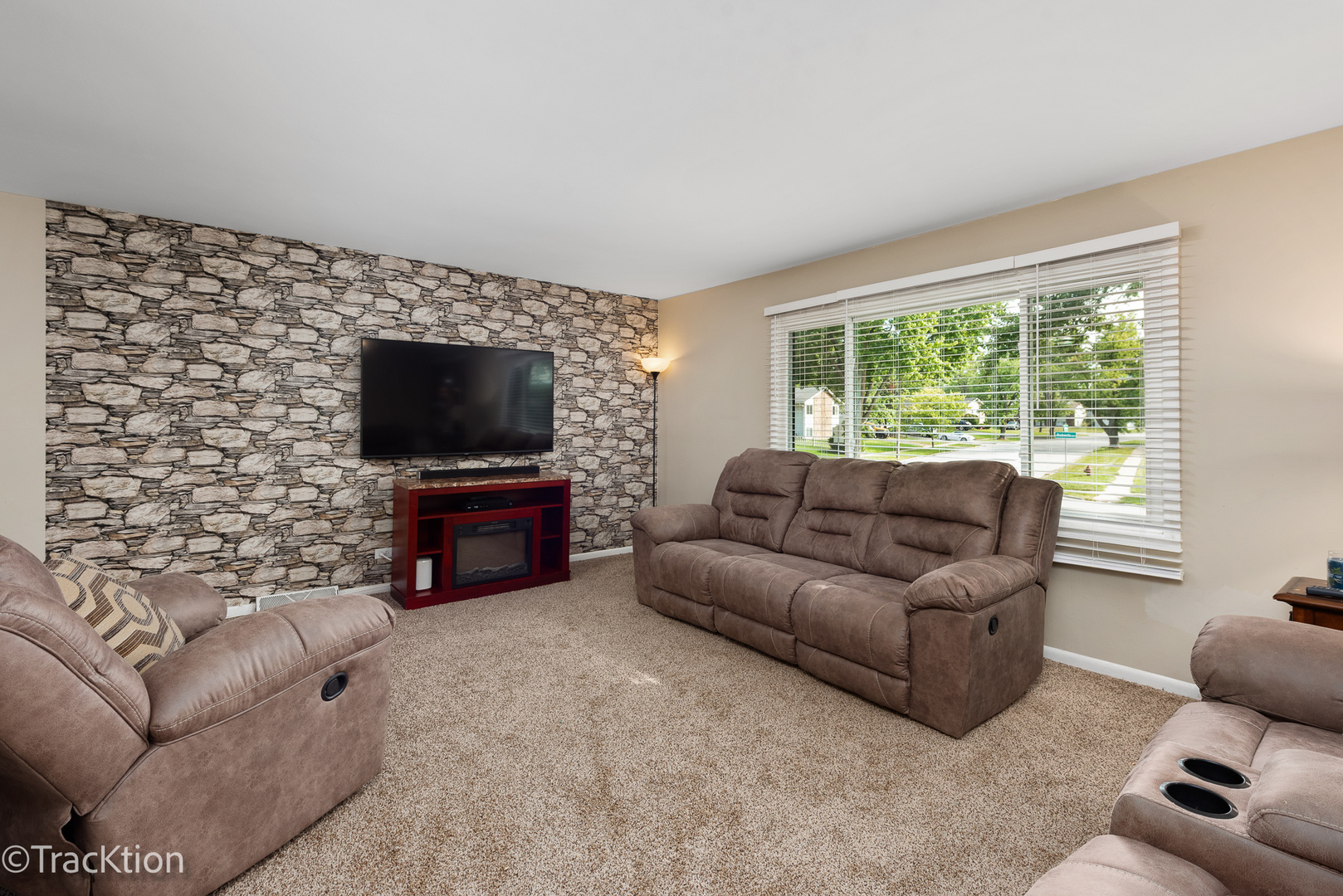 7024 Roberts Drive, Woodridge, IL 60517