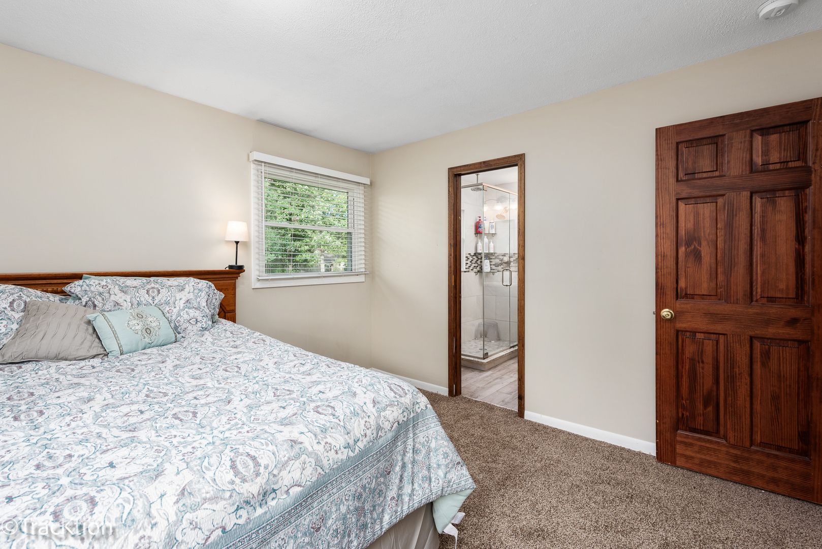 7024 Roberts Drive, Woodridge, IL 60517