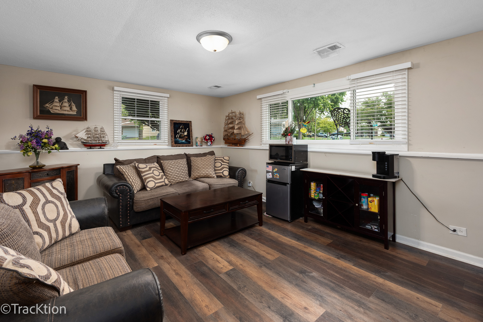 7024 Roberts Drive, Woodridge, IL 60517