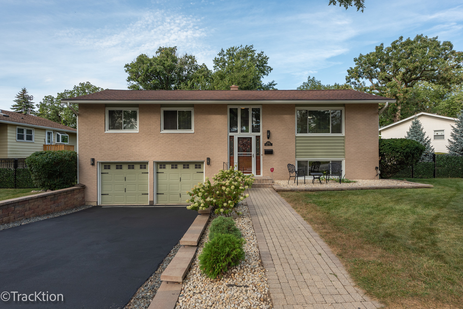 7024 Roberts Drive, Woodridge, IL 60517