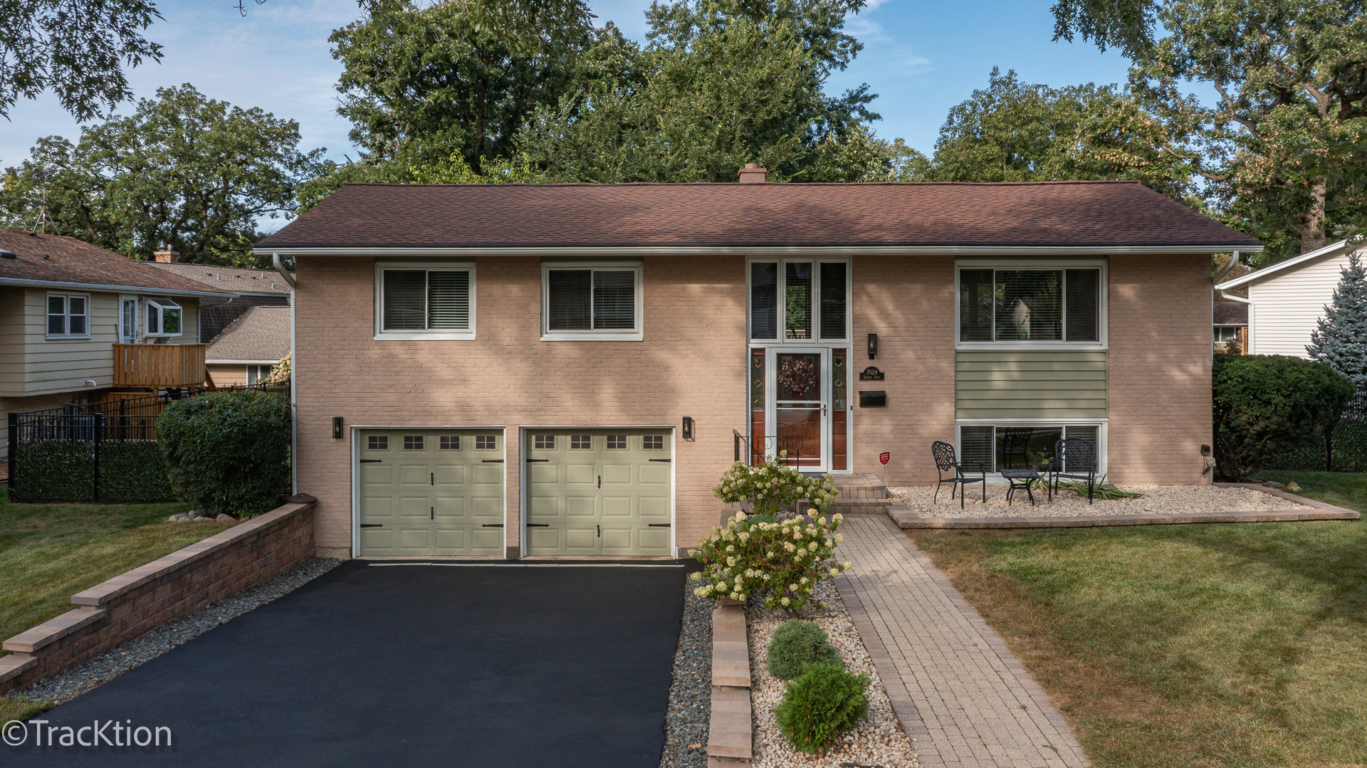 7024 Roberts Drive, Woodridge, IL 60517