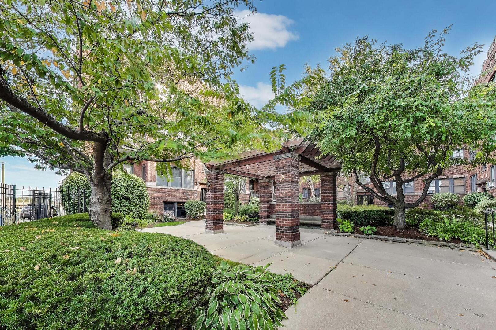 633 Garfield Street #1N, Oak Park, IL 60304