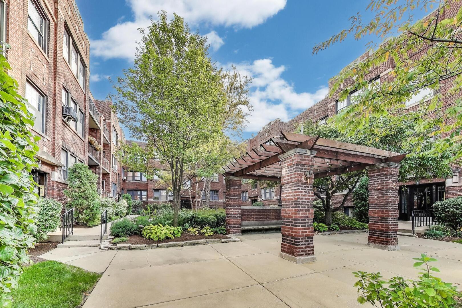 633 Garfield Street #1N, Oak Park, IL 60304