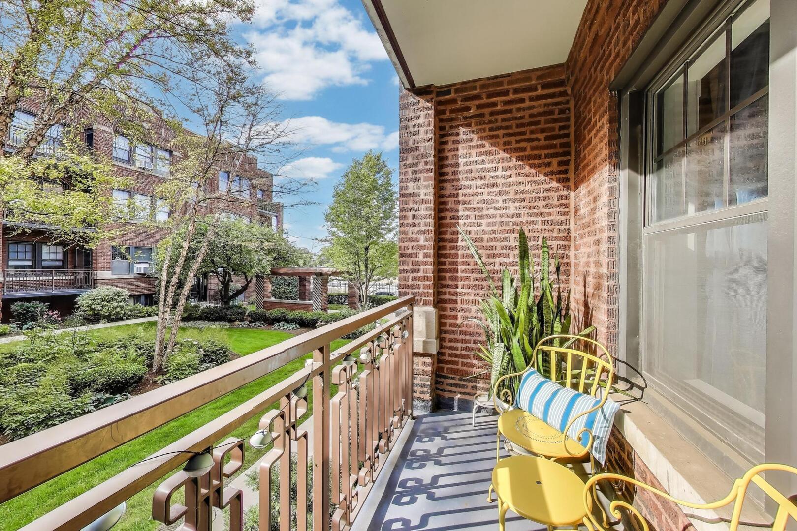 633 Garfield Street #1N, Oak Park, IL 60304