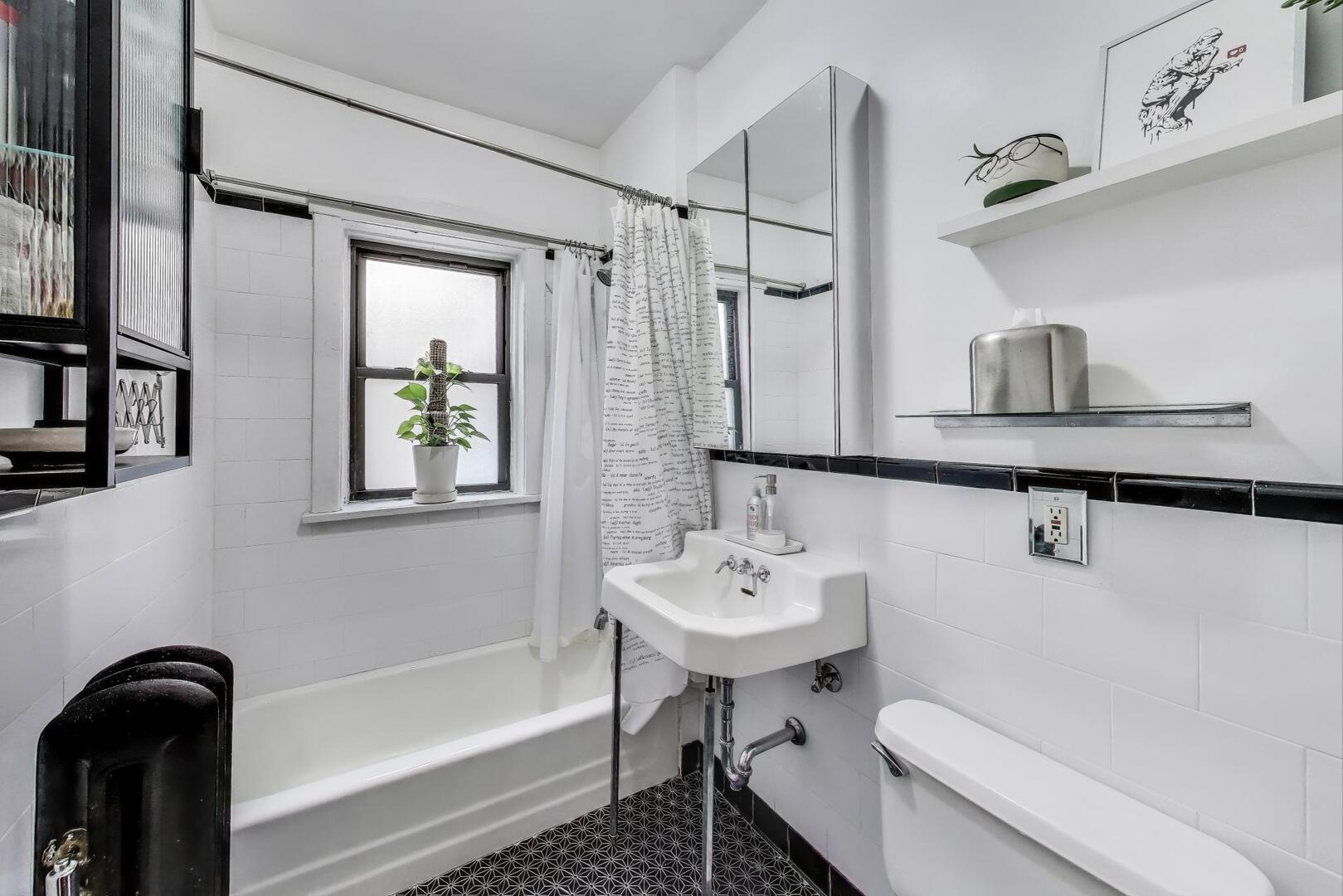 633 Garfield Street #1N, Oak Park, IL 60304