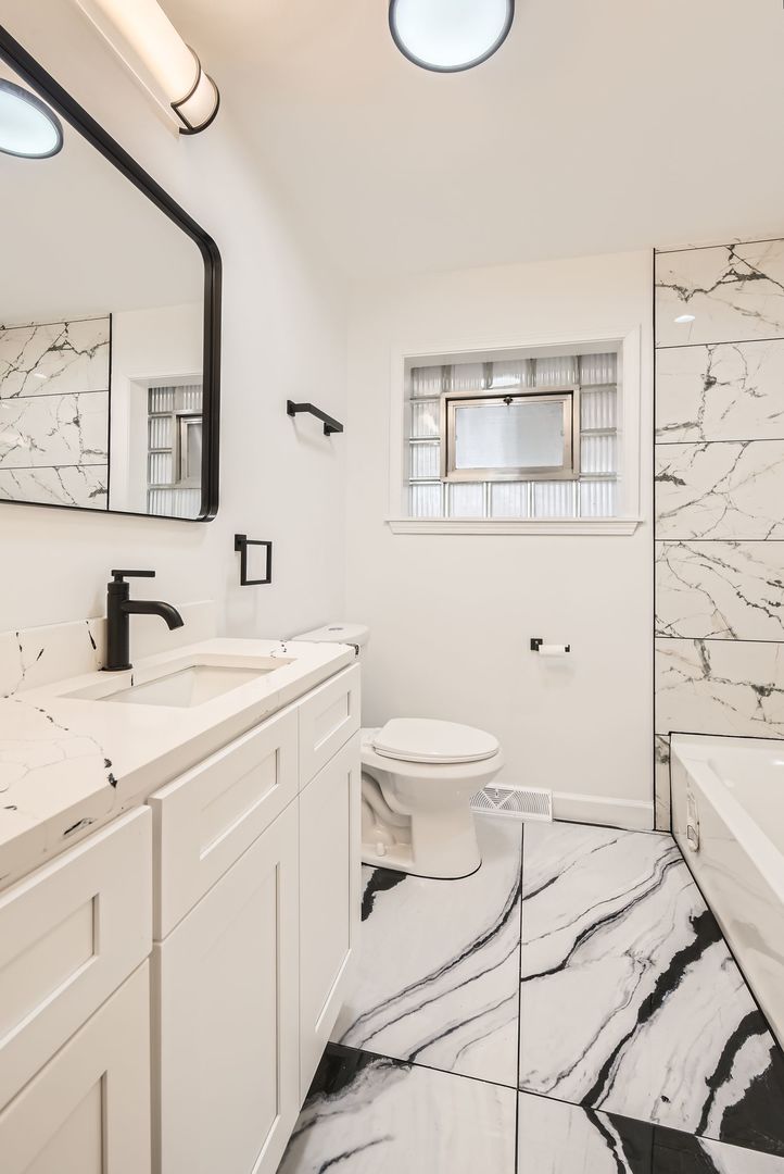 1012 E 162nd Place, South Holland, IL 60473