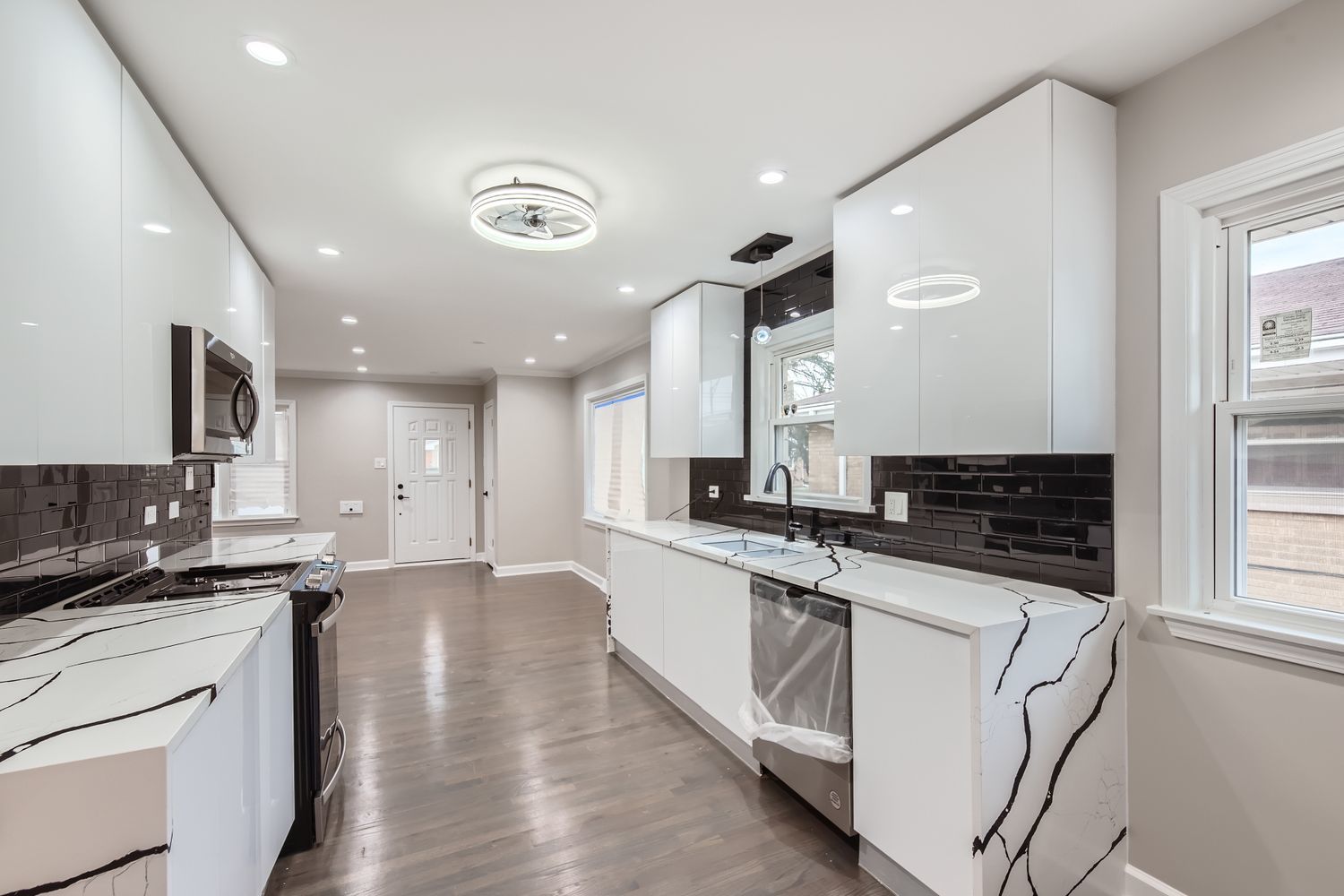 1012 E 162nd Place, South Holland, IL 60473