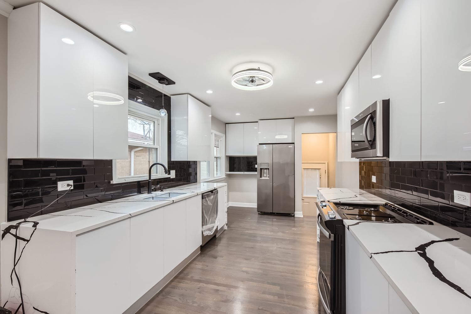 1012 E 162nd Place, South Holland, IL 60473