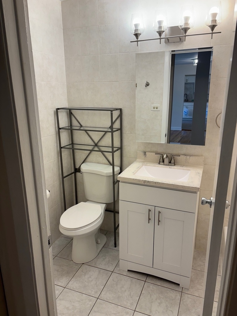 8868 Kenneth Drive #2F, Des Plaines, IL 60016