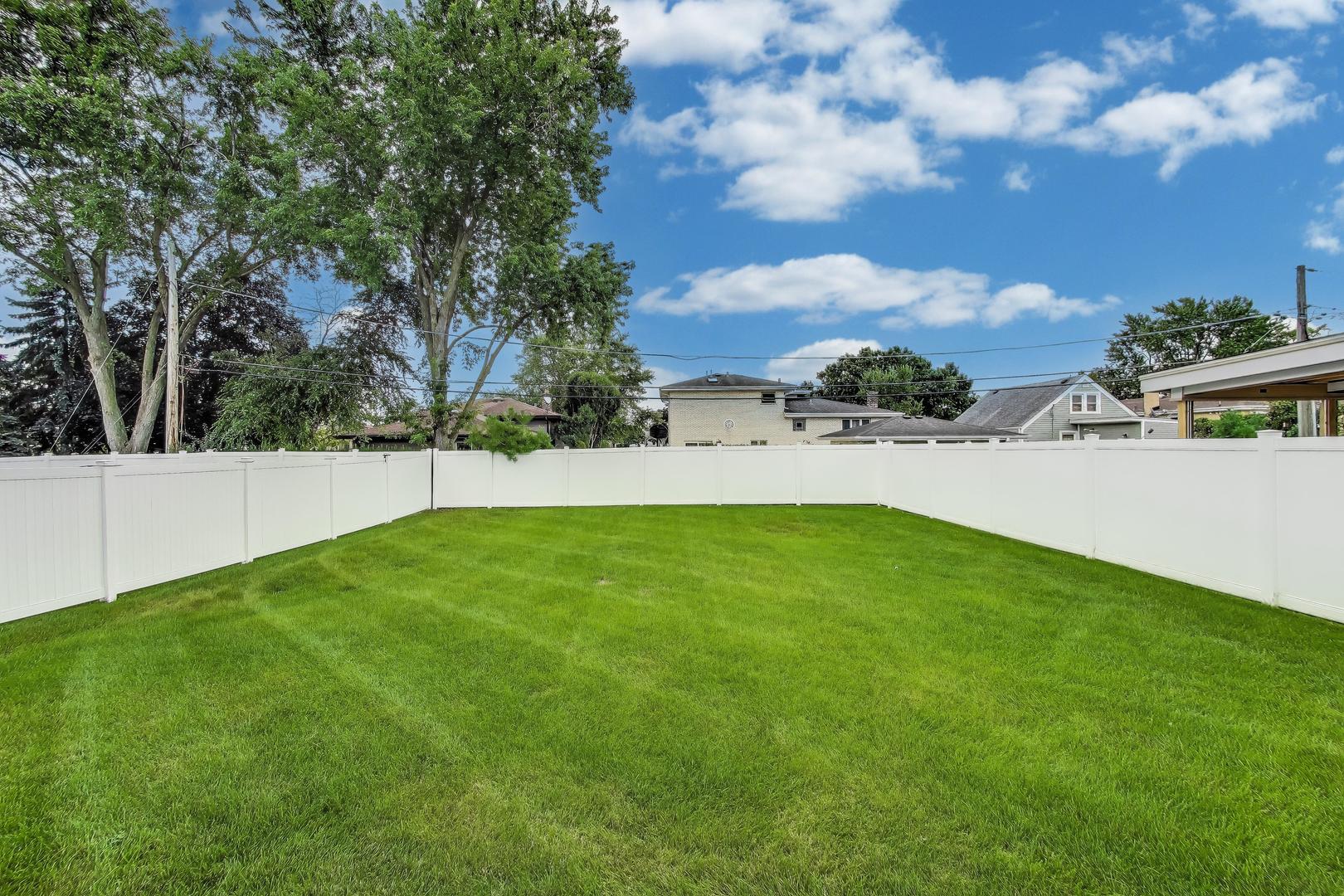 557 N Myrtle Avenue, Elmhurst, IL 60126