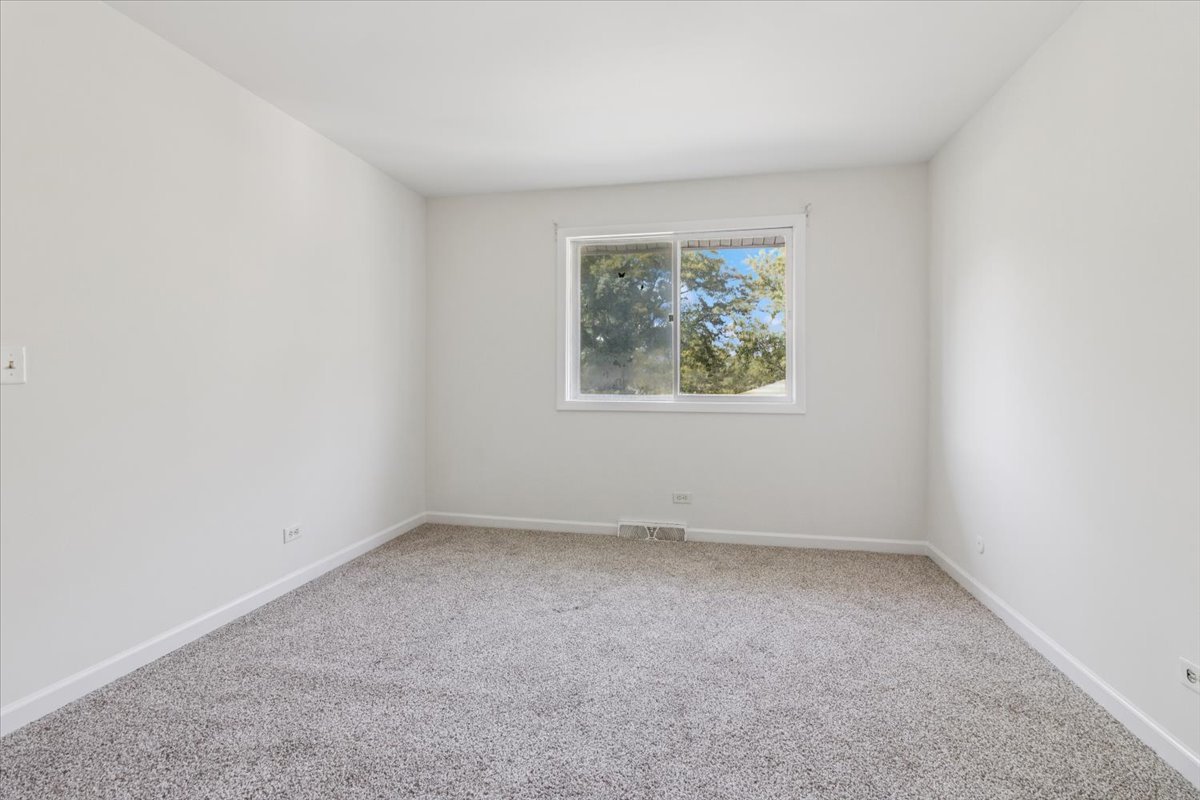 149 Thomas Road, Bolingbrook, IL 60440