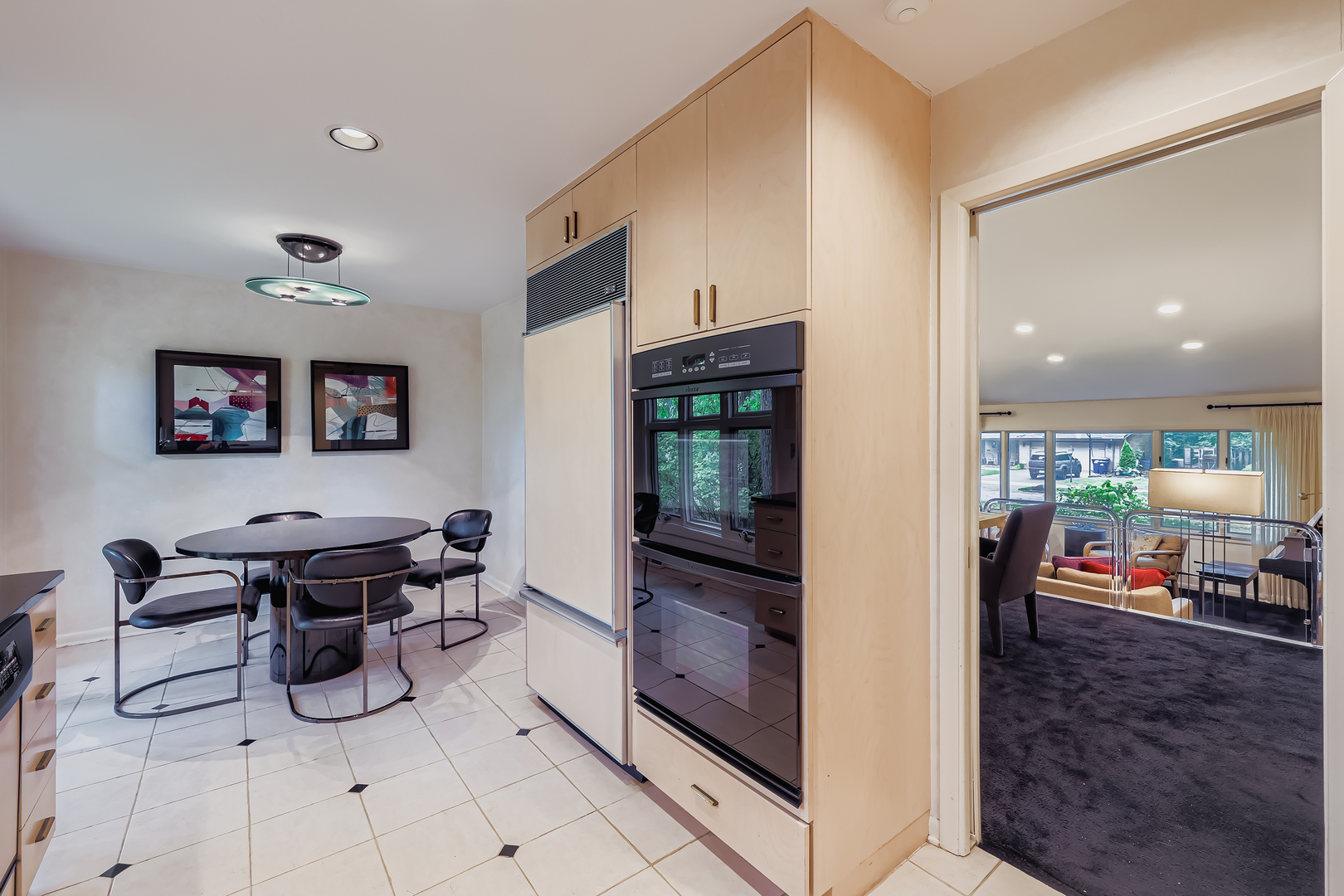 95 Greenbriar E Drive, Deerfield, IL 60015