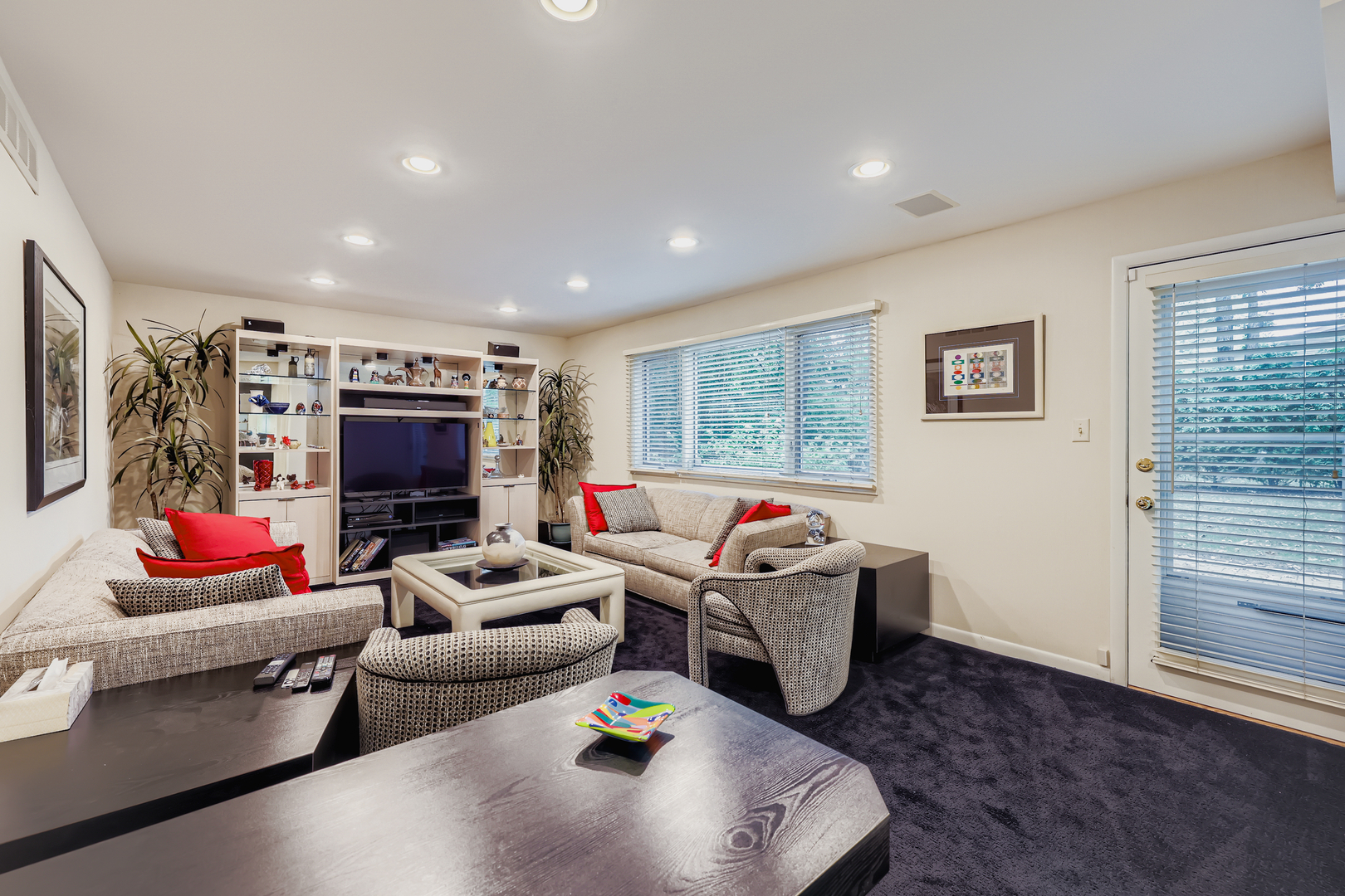 95 Greenbriar E Drive, Deerfield, IL 60015