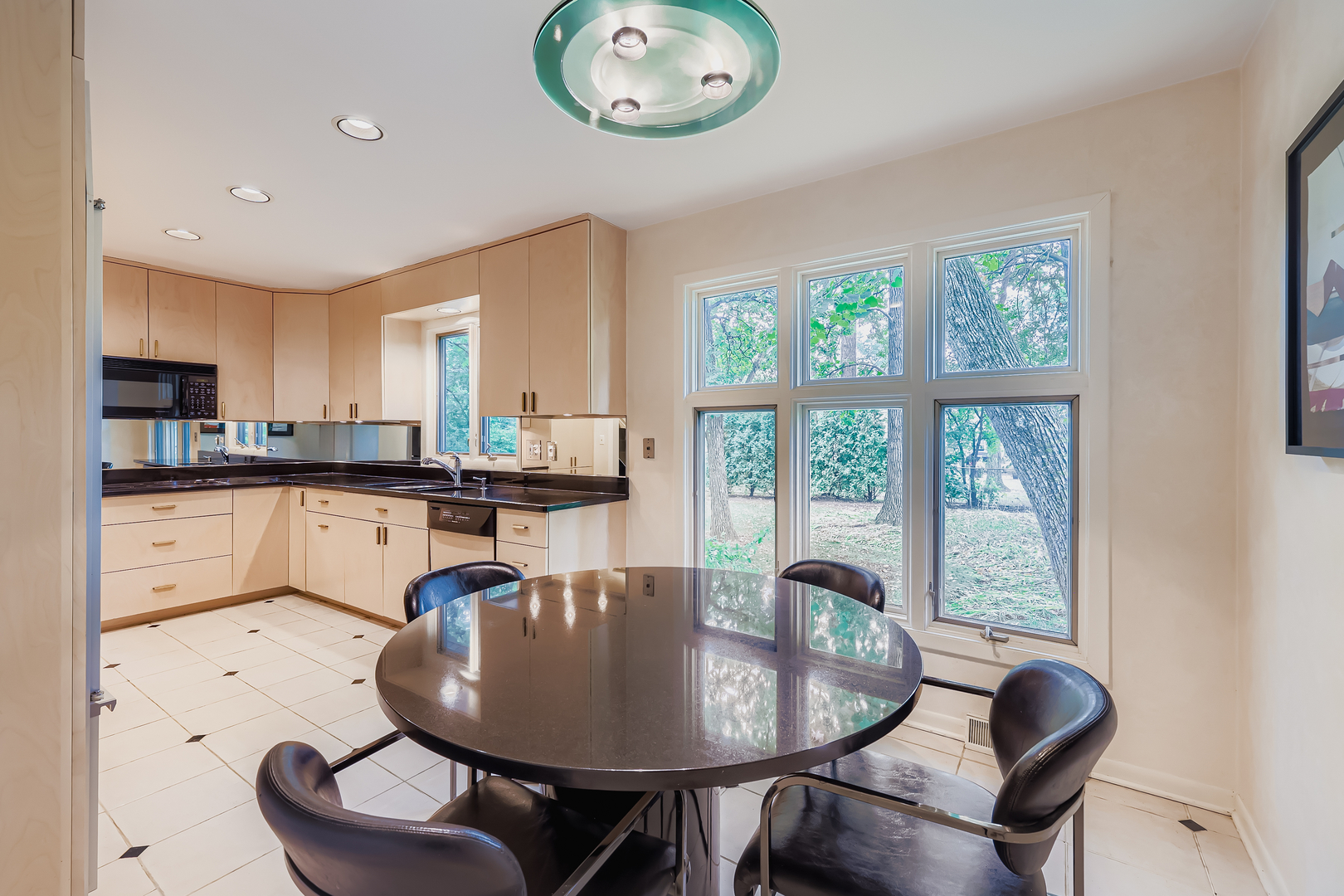 95 Greenbriar E Drive, Deerfield, IL 60015