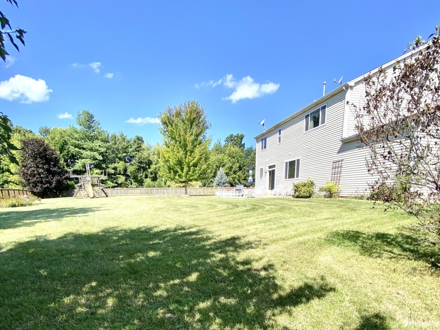 1056 Deertrail Court, Antioch, IL 60002