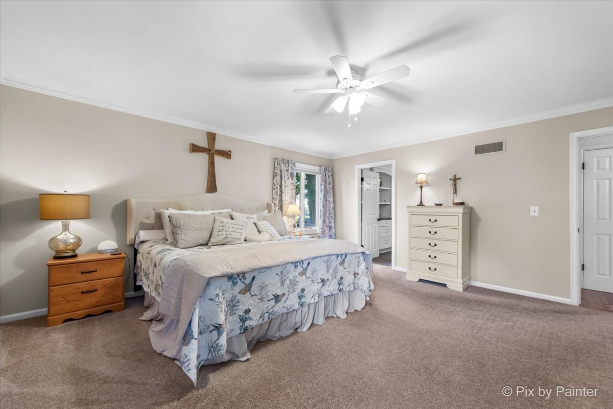 169 Crestview Court, Barrington, IL 60010