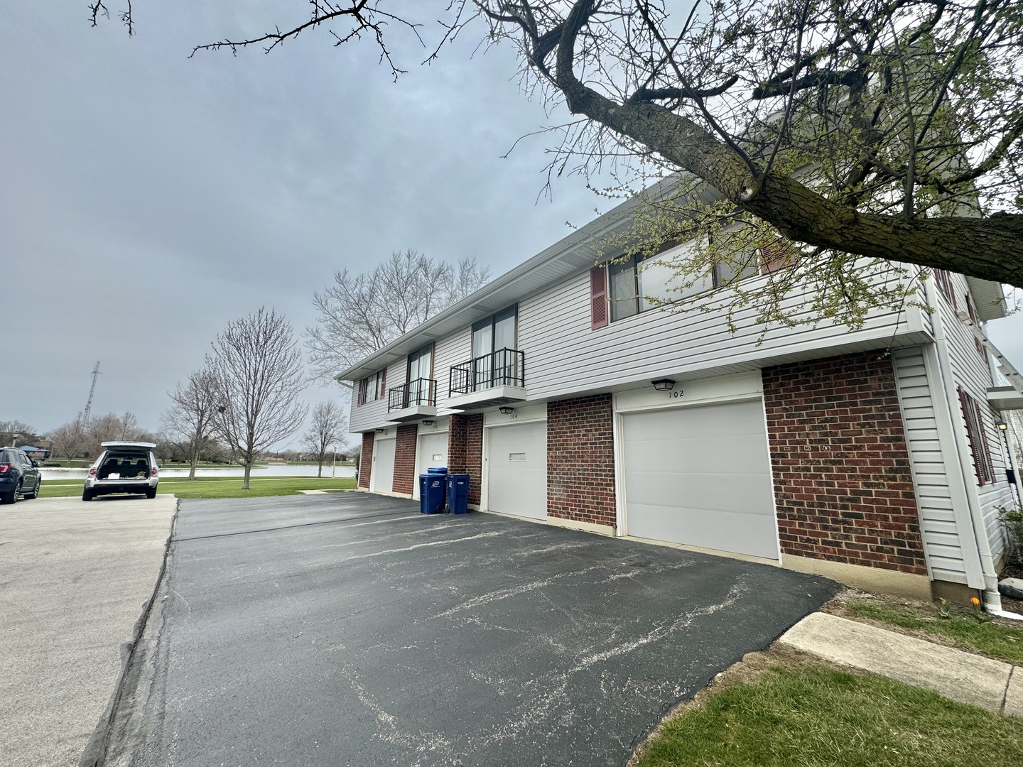102 N Salem Drive #102, Schaumburg, IL 60194