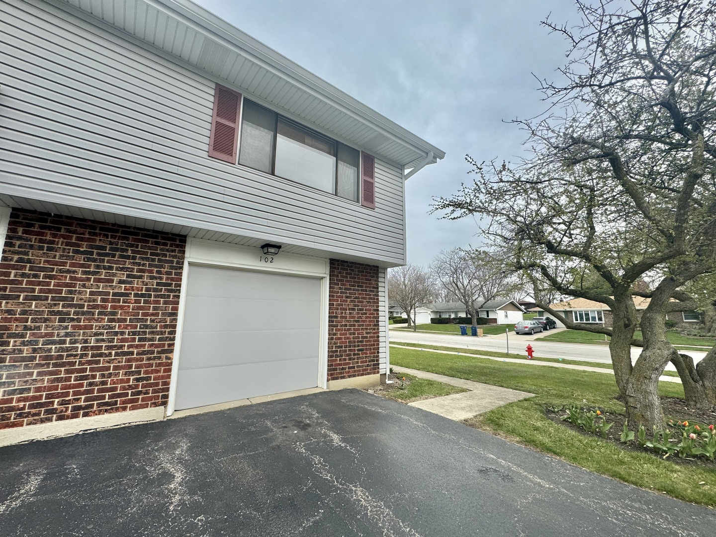 102 N Salem Drive #102, Schaumburg, IL 60194