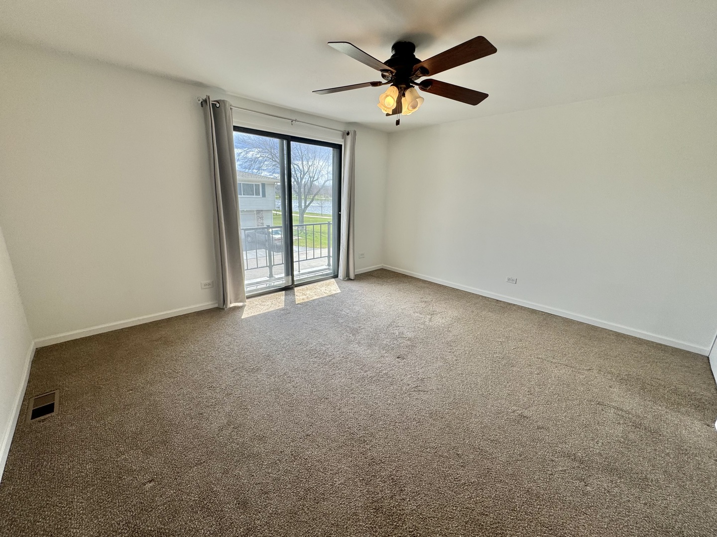 102 N Salem Drive #102, Schaumburg, IL 60194