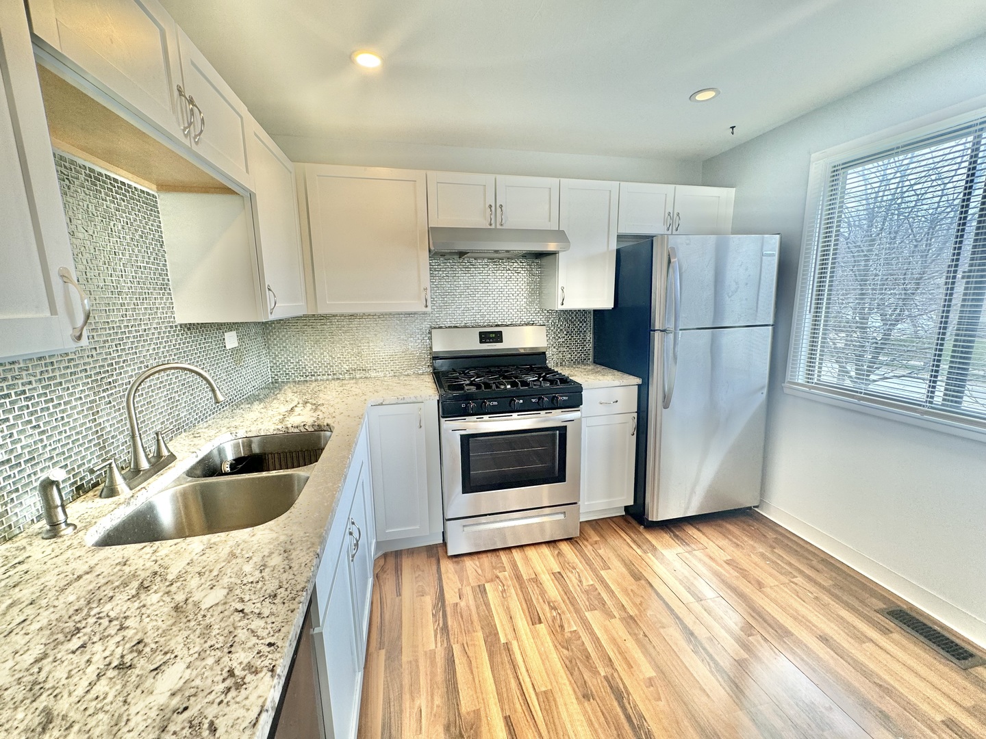 102 N Salem Drive #102, Schaumburg, IL 60194