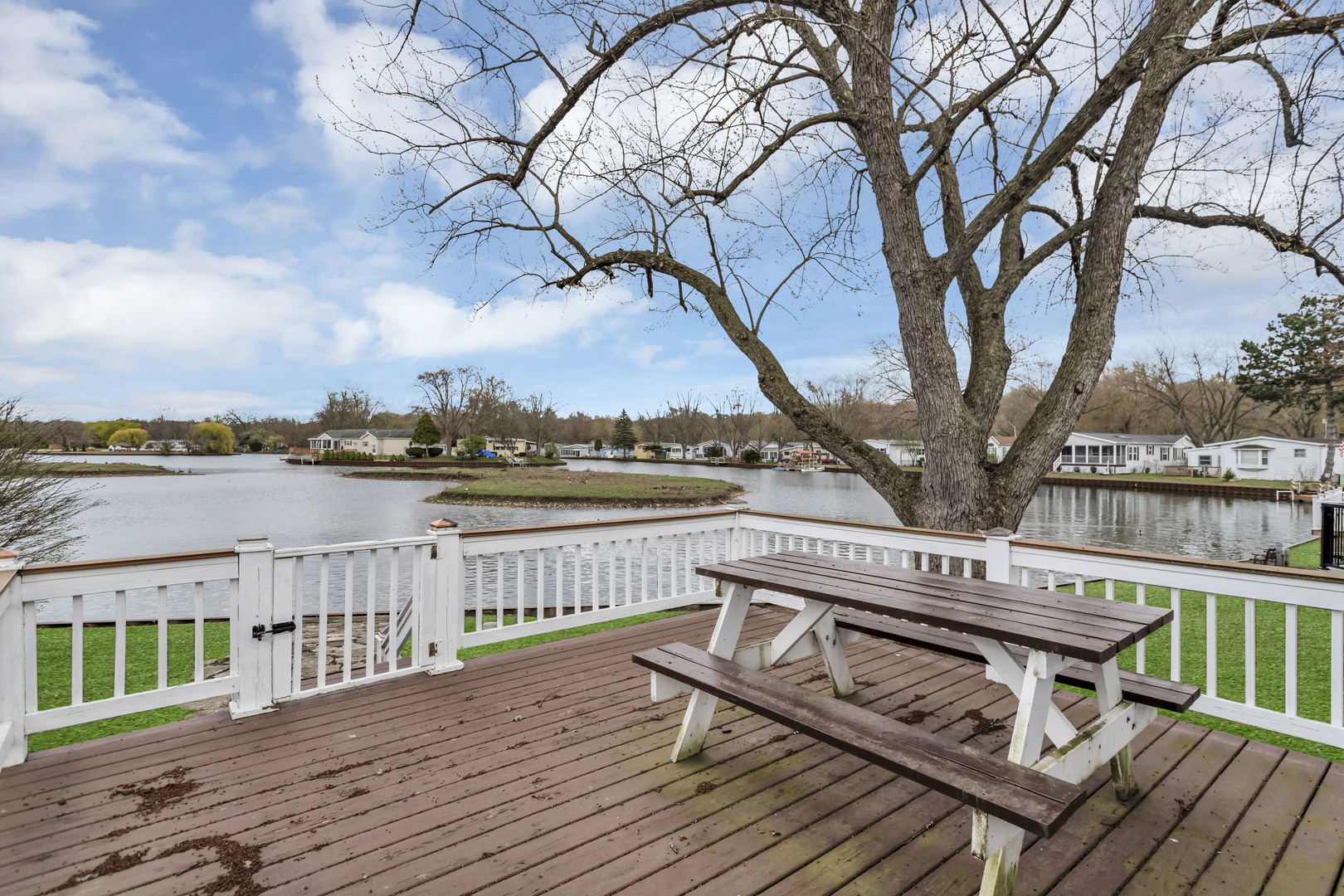 1053 Lakeview Road, Elgin, IL 60123