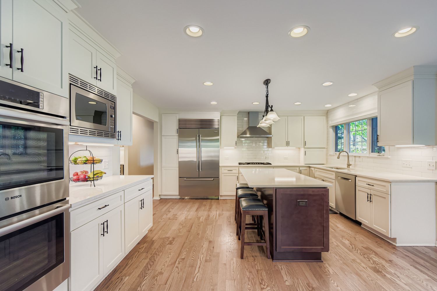 555 Coventry Lane, Buffalo Grove, IL 60089