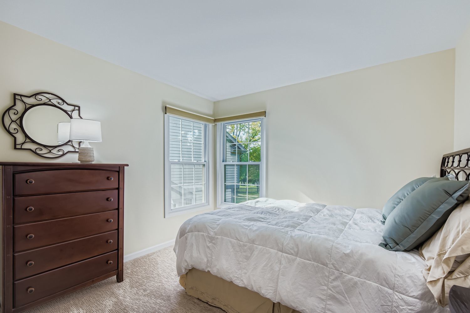 555 Coventry Lane, Buffalo Grove, IL 60089