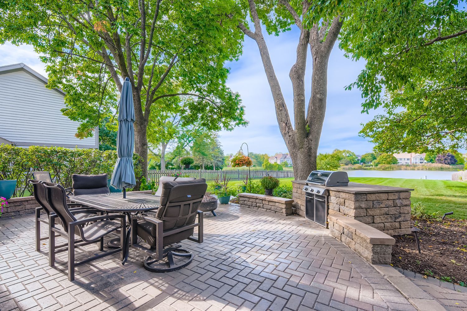 555 Coventry Lane, Buffalo Grove, IL 60089