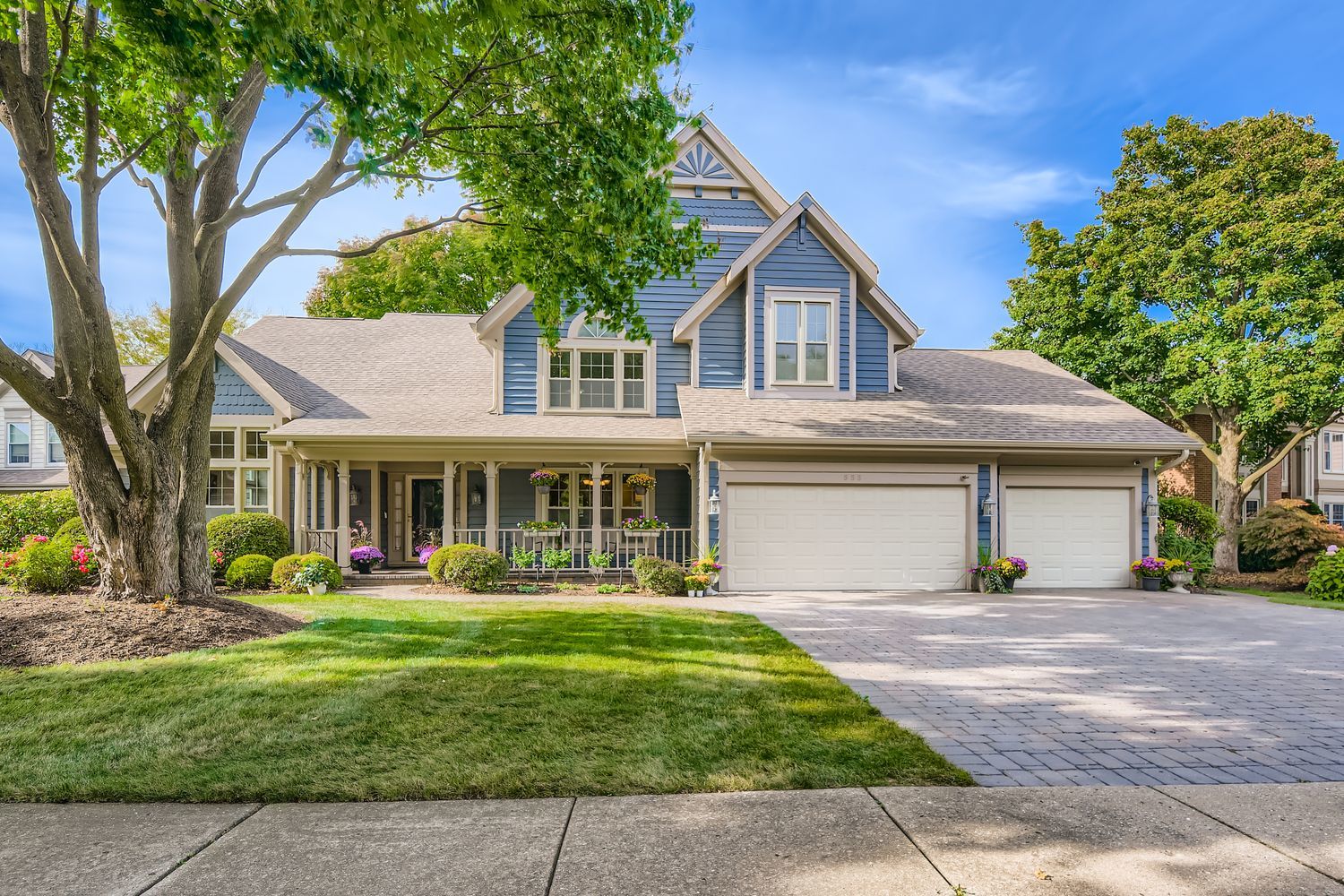 555 Coventry Lane, Buffalo Grove, IL 60089