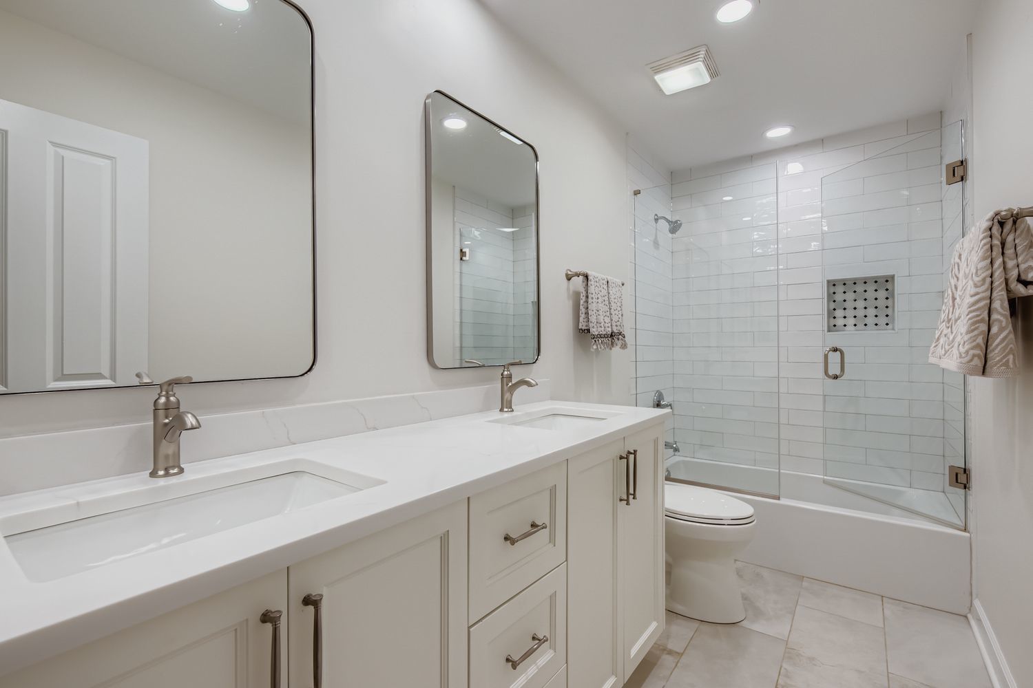 555 Coventry Lane, Buffalo Grove, IL 60089