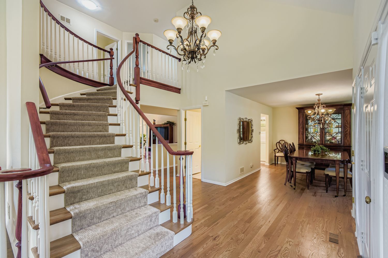 555 Coventry Lane, Buffalo Grove, IL 60089