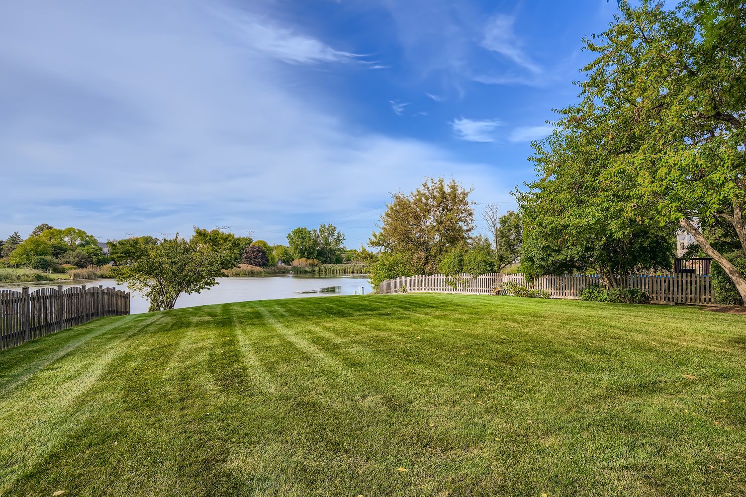 555 Coventry Lane, Buffalo Grove, IL 60089