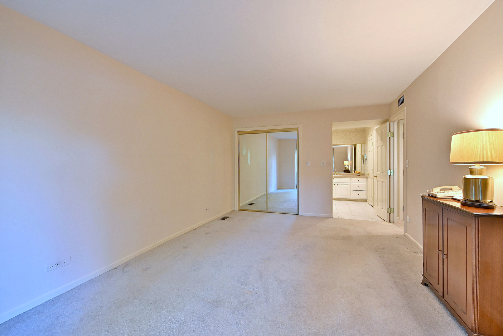 1 Oak Brook Club Drive #A105, Oak Brook, IL 60523