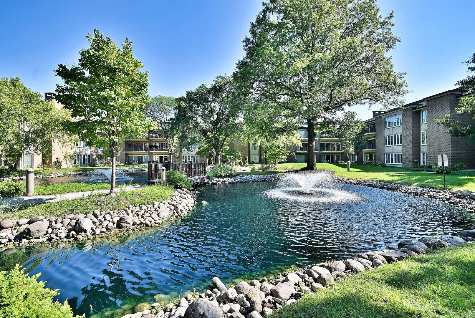 1 Oak Brook Club Drive #A105, Oak Brook, IL 60523