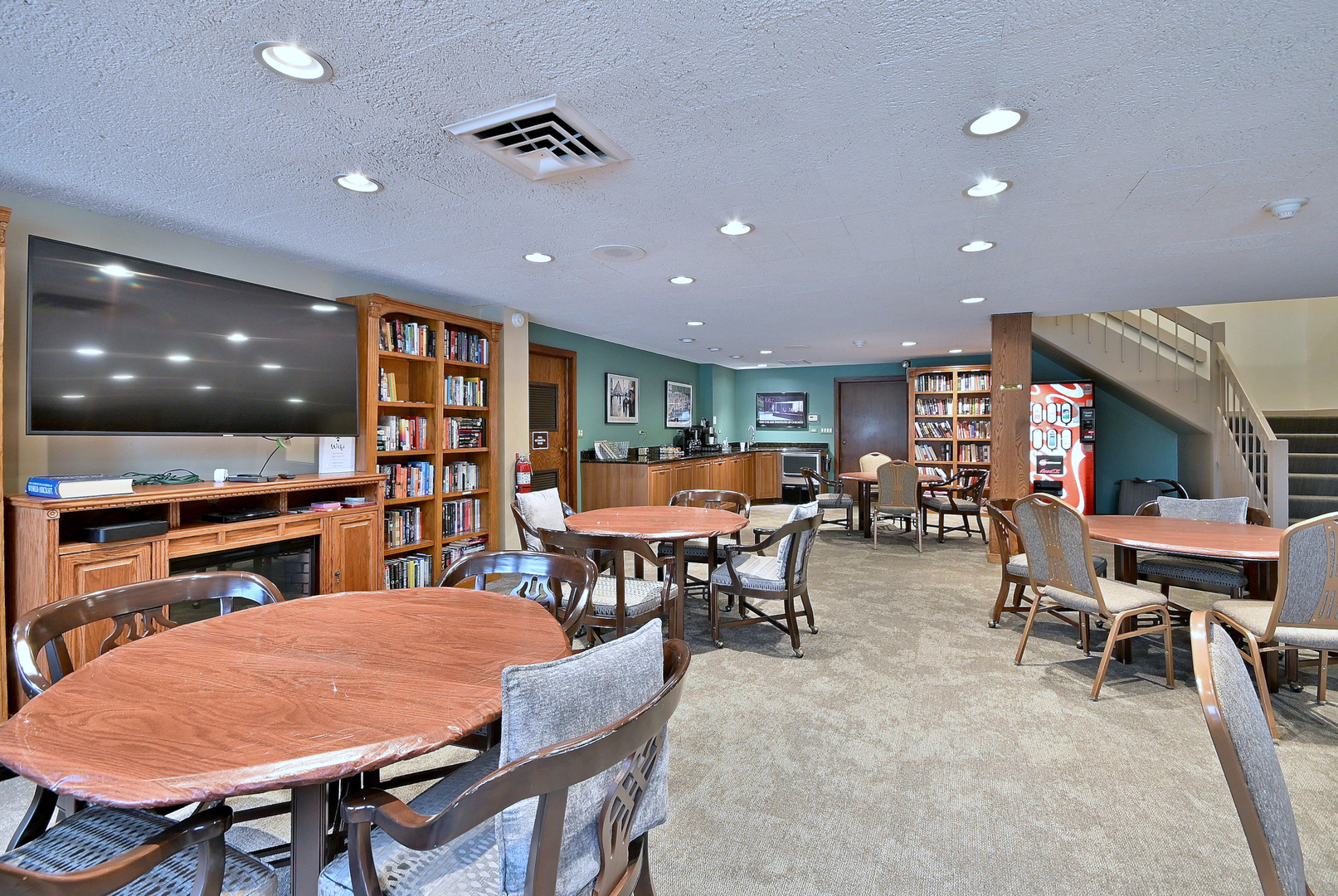 1 Oak Brook Club Drive #A105, Oak Brook, IL 60523