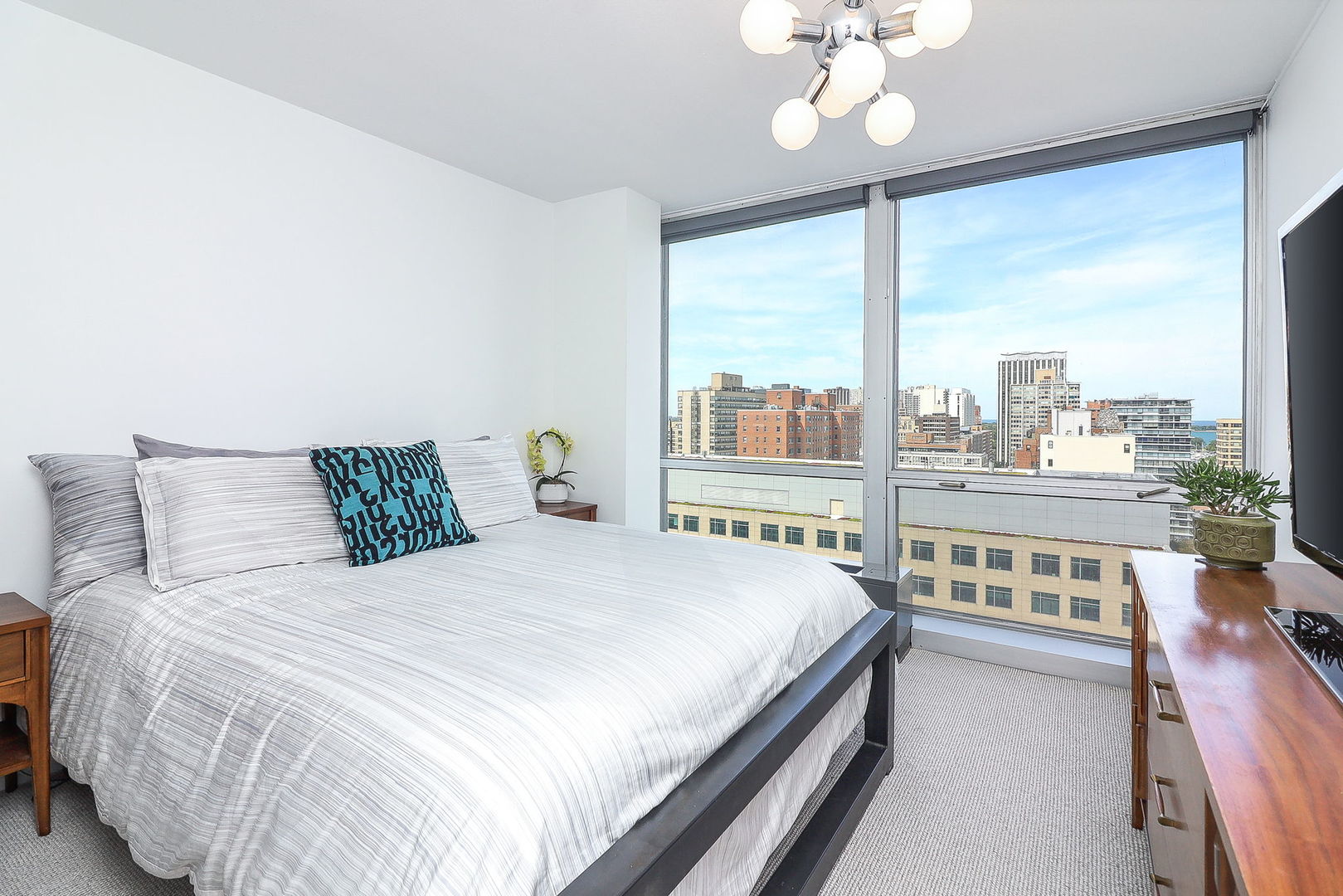 330 W DIVERSEY Avenue #1908, Chicago, IL 60657