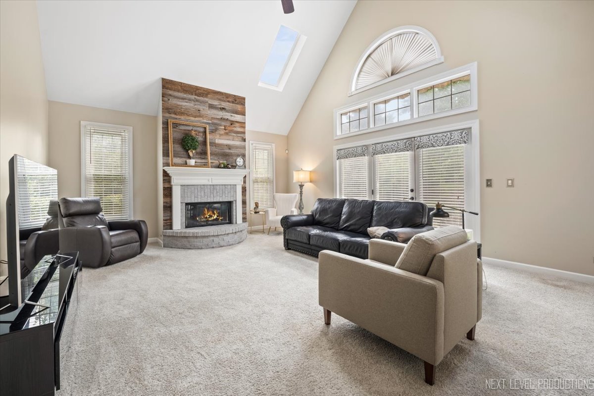 2321 Courtland Court, Aurora, IL 60502