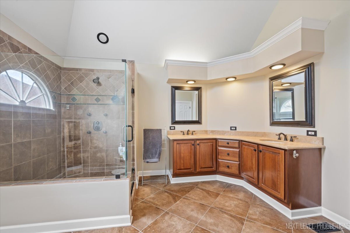 2321 Courtland Court, Aurora, IL 60502