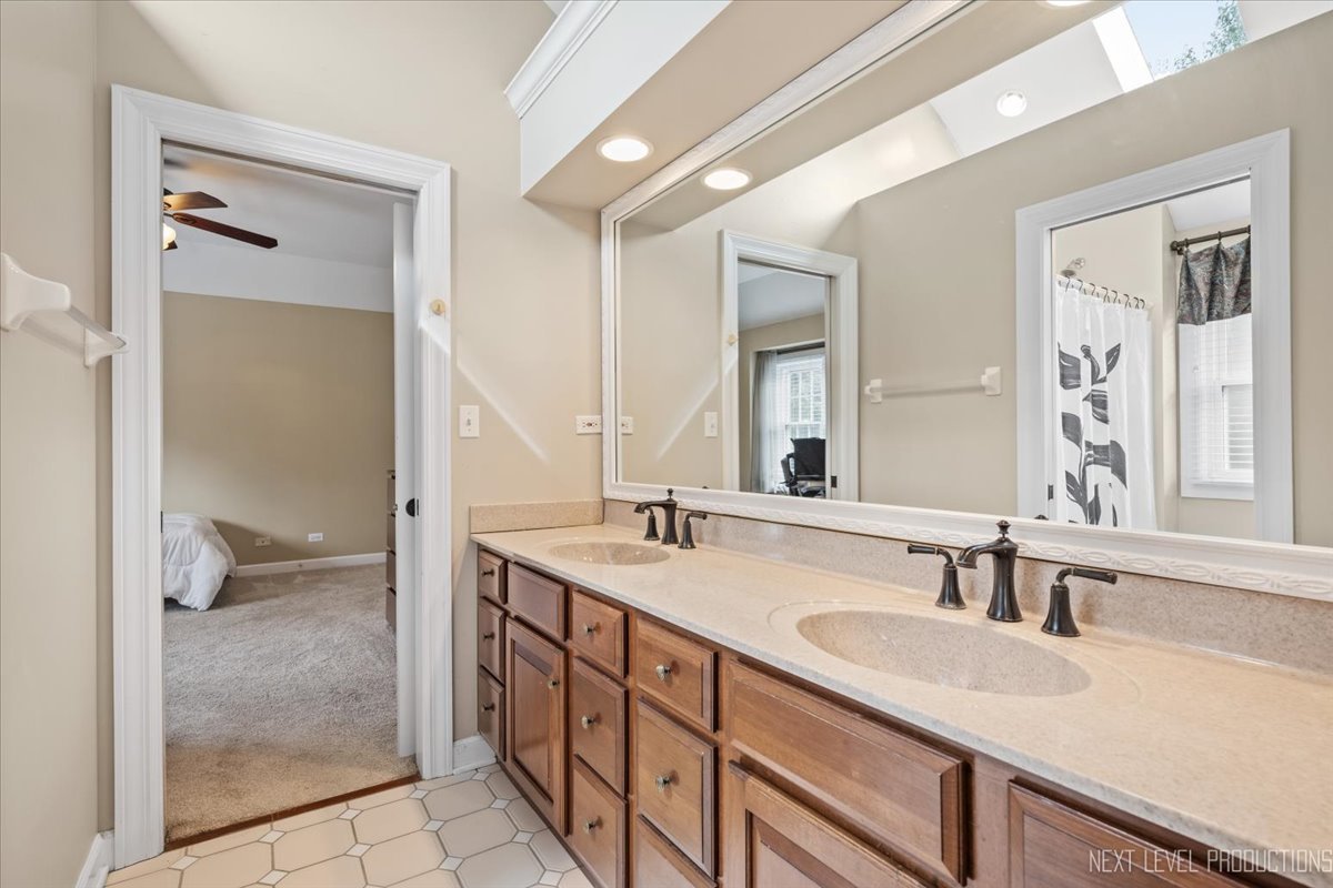 2321 Courtland Court, Aurora, IL 60502